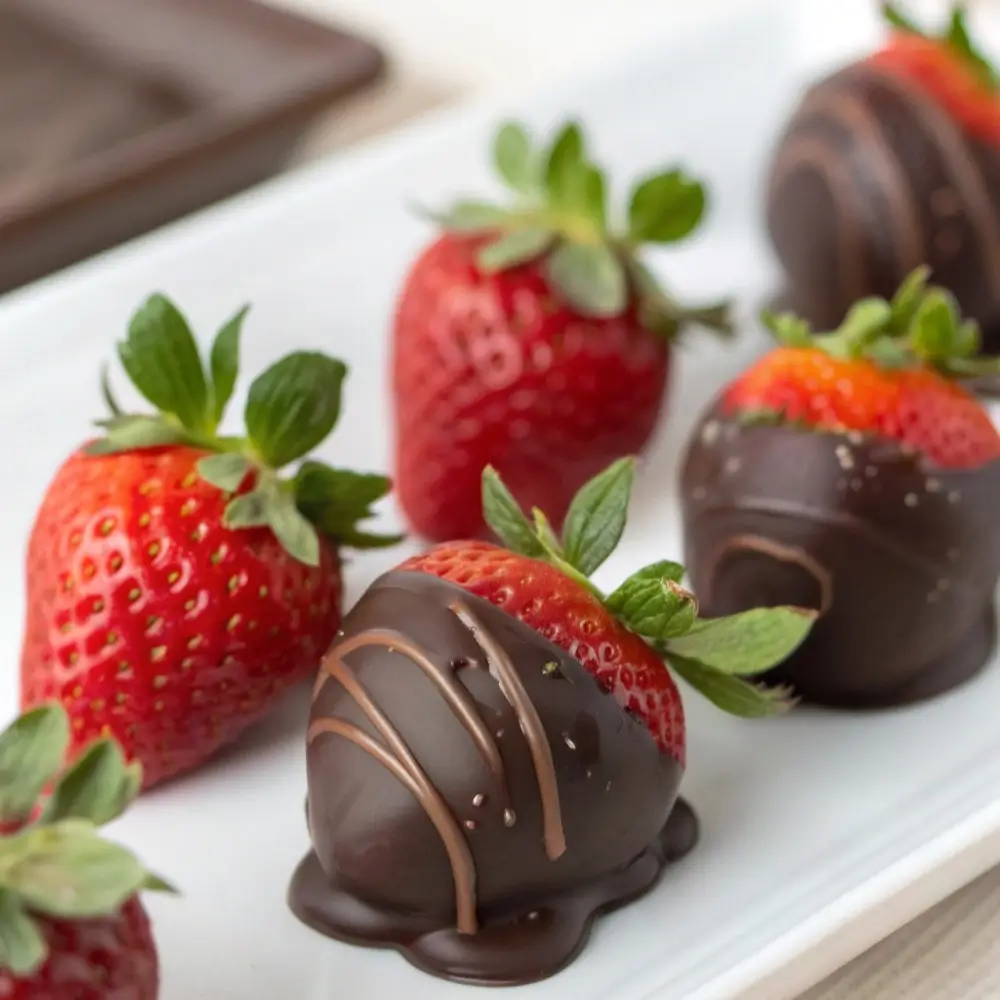 Chocolate Covered Strawberries for Low-Effort Desserts